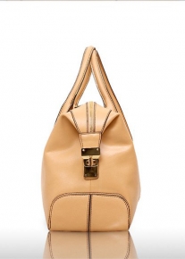 Удобная кожаная сумка с контрастными стежками