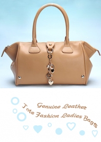 Кожаная сумка с украшением из колец и сердечек