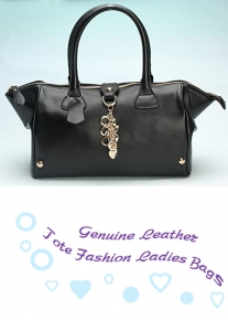 Кожаная сумка с украшением из колец и сердечек