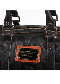 Сука из натуральной кожи с тиснением из букв