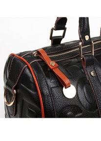 Сука из натуральной кожи с тиснением из букв