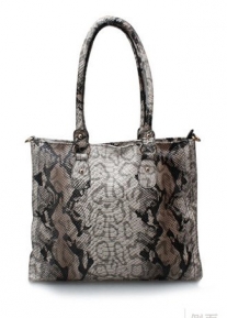 Эффектная кожаная сумка через плечо