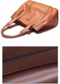 Эффектная сумка с заклепками из натуральной кожи