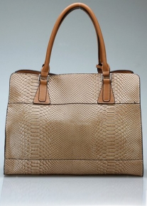 Лакированная кожаная сумка с тиснением под рептилию