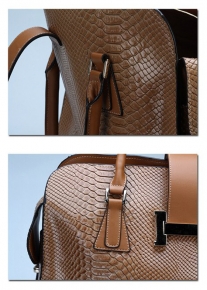 Лакированная сумка с тиснением под рептилию из натуральной кожи