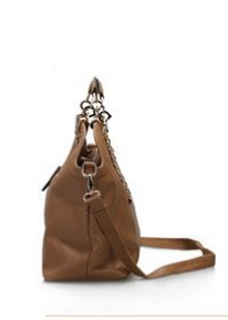 Сумка из натуральной кожи украшенная цепочкой