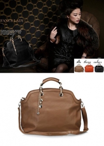 Сумка из натуральной кожи украшенная цепочкой