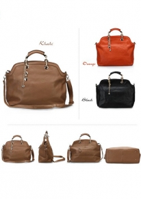 Сумка из натуральной кожи украшенная цепочкой