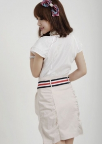 Белая блузка с черным кружевным орнаментом