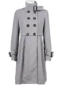 Приталенное двубортное пальто со стоячим воротником