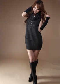 Стильный свитер с воротником