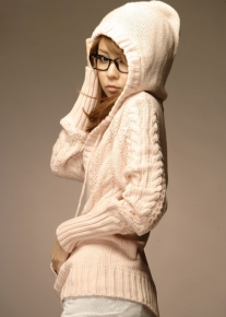 Узорчато вязанный джемпер с капюшоном