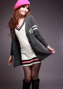 Кардиган украшенный гербом