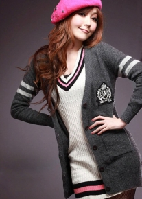 Кардиган украшенный гербом