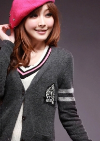 Кардиган украшенный гербом