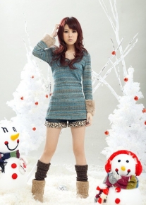 Приталенный джемпер с меховыми манжетами