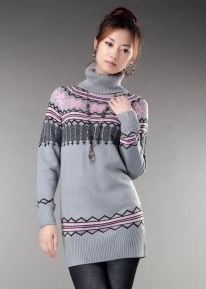 Длинный элегантный свитер с узорами