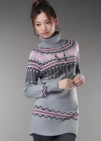 Длинный элегантный свитер с узорами