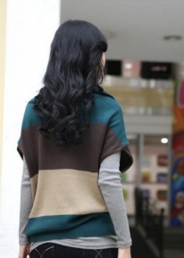 Стильный свитер свободного кроя в широкую полоску