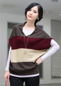 Стильный свитер свободного кроя в широкую полоску