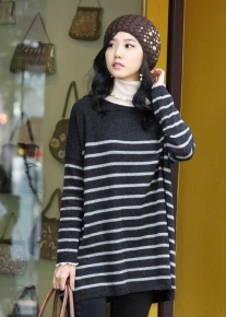 Удлиненный пуловер свободного кроя в полоску