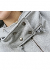 Кофта с капюшоном и с кнопками