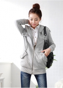 Кофта с капюшоном и с кнопками