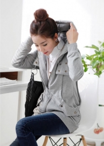 Кофта с капюшоном и с кнопками