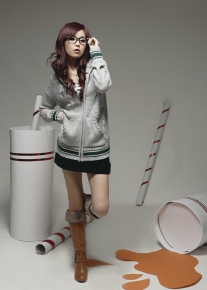 Джемпер на молнии с капюшоном и вязанными узорами