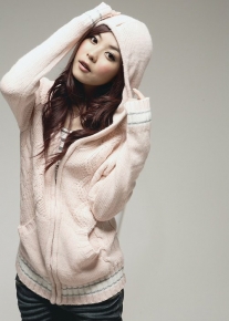 Джемпер на молнии с капюшоном и вязанными узорами