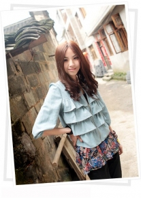 Кофточка с рюшечками и на молнии