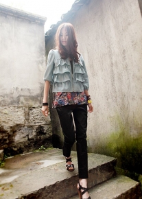 Кофточка с рюшечками и на молнии