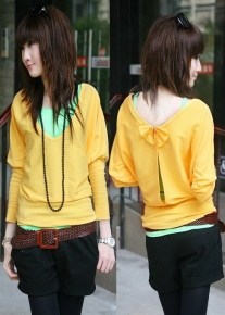 Кофточка с глубоким V-образным декольте и рукавами 