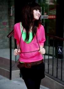 Кофточка с глубоким V-образным декольте и рукавами 